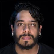 Comunicador Social, especializado en producción audiovisual y master en comunicación transmedia